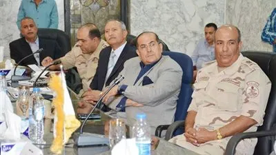 تنسيق بين محافظة سوهاج والمنطقة الجنوبية العسكرية لنقل القمامة خارج المدن وتنظيف الشوارع 