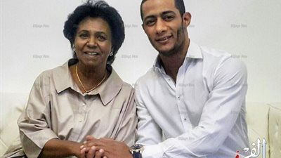 شقيقة أمير الكويت تحضر مسرحية 