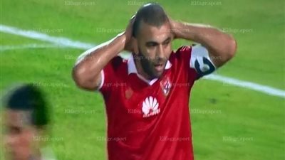 بالفيديو.. دفاع زيسكو يمنع متعب من هدف التعادل للأهلي 