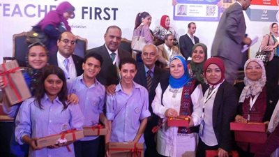 وزارة التعليم تكرم مدرسة للغات بشبين الكوم عقب تطبيقها مشروع 