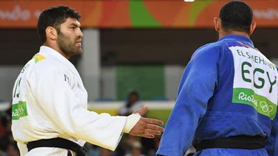 صحف إسرائيلية: من يرفض مصافحة الخصم في المنافسات الرياضية غير العرب؟