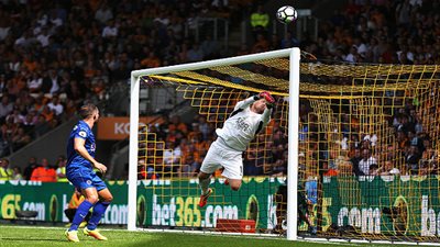  بالفيديو.. شمايكل يتألق وينقذ فرصة هدفا من هال سيتي