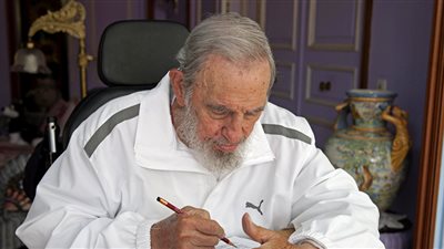 «مواطن كوبي» يصنع سيجارا طوله 90 متر احتفالا بيوم ميلاد الزعيم كاسترو