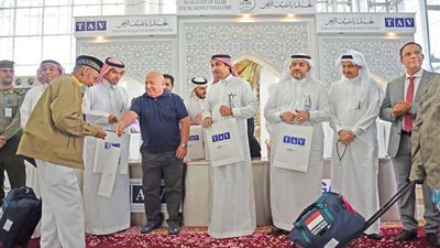 العبد الجبار يتفقد مرافق مطار المدينة ويستقبل الحجاج