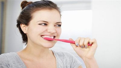  دراسة .. غسل وتنظيف الأسنان يقي من خطر الإصابة بسرطان الأمعاء 