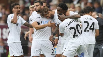 بالفيديو - سوانزي يعبر بيرنلي بصعوبة.. ووست بروميتش يقهر كريستال بالاس