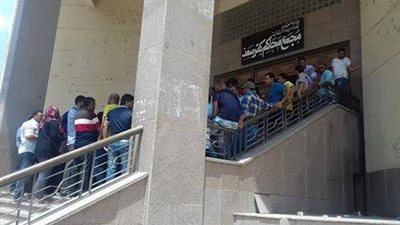 مظاهرة لعشرات العاملين بشركة 