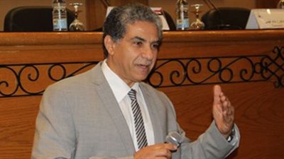 وزير البيئة: مصنع البتروكيماويات سيساعد فى نمو الاقتصاد المصري