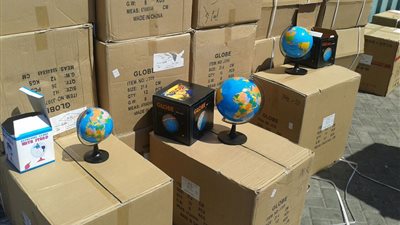 ضبط 430 كرة أرضية تضع حلايب و شلاتين في حدود السودان (صور)