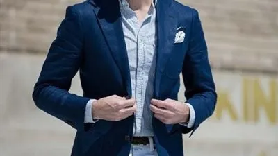 الطريقة الأفضل لعمل طقم من البليزر والجينز 