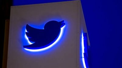 اختبار الوضع الليلي لتطبيق تويتر على آيفون