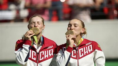 ريو 2016.. مكاروفا وفسنينا تحرزان ذهبية التنس لزوجي السيدات