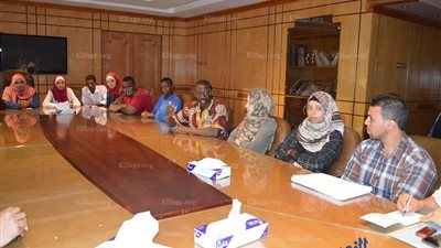 رئيس جامعة الفيوم يكرم طلاب الجامعات العربية والأفريقية (صور)