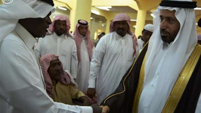 وكيل محافظة محايل عسير يؤدي صلاة الميت على الشهيد العسيري