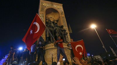 بعد مرور شهر على الانقلاب.. صحف عالمية: الخوف يزداد في تركيا