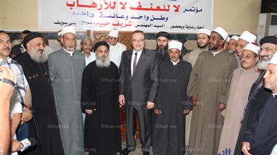 محافظ بني سويف في مؤتمر 