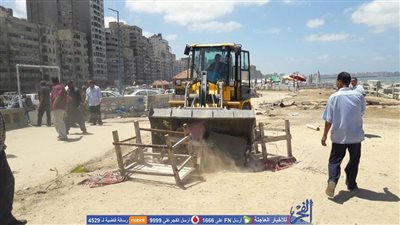 حملة لإزالة تعديات كورنيش البحر بالاسكندرية (صور)