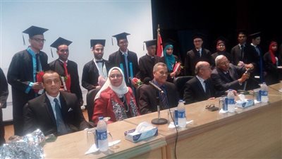 طلاب بكالوريوس الهندسة بجامعة قناة السويس يحتفلون بتخرجهم