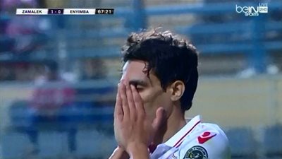 بالفيديو.. أيمن حفني يراوغ لاعبي إنيمبا على طريقة ميسي