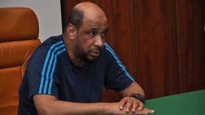 عمر المهنا يشرح  أهم التعديلات على قانون كرة القدم