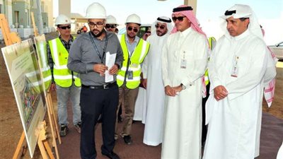 مسجدان ومركز ترفيهي ومجمع حكومي في جولة لـ