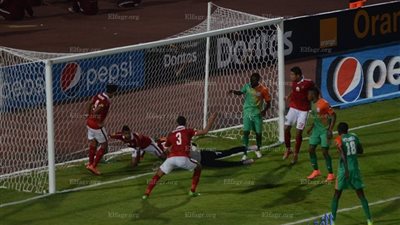 جماهير الأهلي تشتبك مع لاعبي الفريق