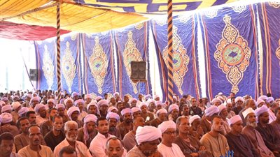 تفاصيل مراسم الصلح بين عائلتي بأدفو برئاسه المحافظ (فيديو)