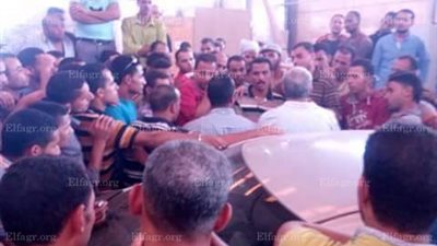 إضراب عمال مصنع للسيراميك بالعاشر من رمضان