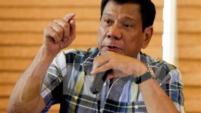 رئيس الفلبين مستعد لمواجهة تحقيق حول مقتل تجار مخدرات