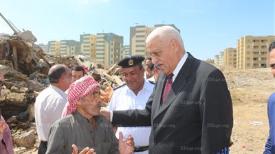 محافظ السويس يتفقد أعمال إزالة منطقة اليهودية العشوائية بالأربعين (صور)