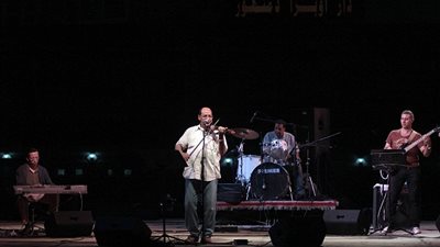 سيناترا وفيروز ضيفا سويت ساوند على المكشوف بالأوبرا