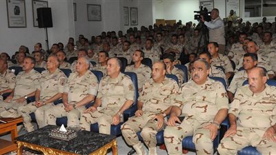 رئيس الأركان يشهد مشروع تكتيكي باستخدام مقلدات المايلز 