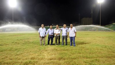 بالصور.. بدء صيانة أرضية استاد بورسعيد