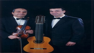 جولة موسيقية عالمية لثنائي الفيولينة والجيتار بالأوبرا