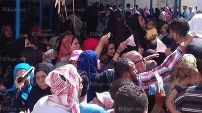 زحام وغضب بين المواطنين لمنع أمن مستشفى عام بالإسكندرية دخولهم للكشف (صور)