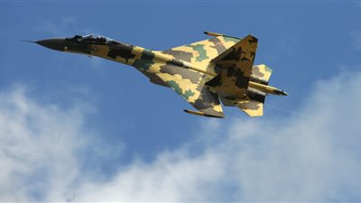 مقاتلات إف 16 ترتدي 