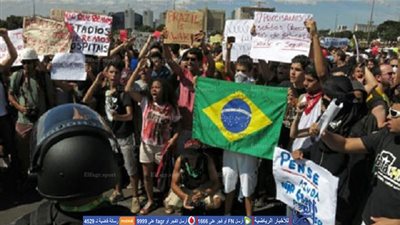 احتجاجات برازيلية ضد الحكومة خلال مباراة ألمانيا ونيجيريا 