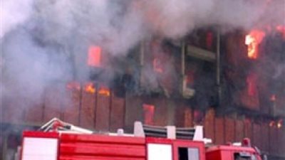 القوات المسلحة تتدخل للسيطرة على حريق مخزن الأخشاب بالإسكندرية 