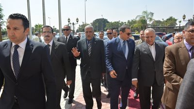 محافظ الشرقية: 3 آلاف مصنع بالعاشر من رمضان تضم مليوني عامل