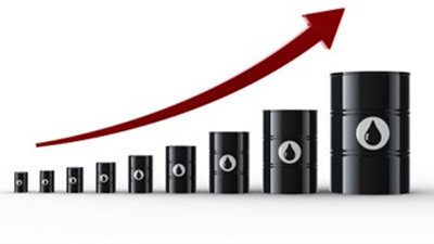 النفط الخام يرتفع إلي أعلى مستوي له .. وتوقعات عن تثبيت محتمل للإنتاج