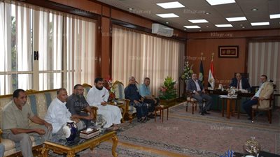 محافظ الدقهلية يبحث مشكلات صيادي المطرية (صور)