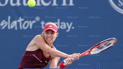 الروسية كوزنتسوفا تتقدم في بطولة سينسناتي للتنس