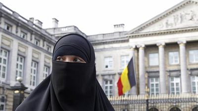  وزراء ولايات ألمانية يدعون لحظر النقاب جزئياً في الأماكن العامة