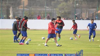 نائب مدير مباحث القاهرة يتابع تدريبات الأهلي