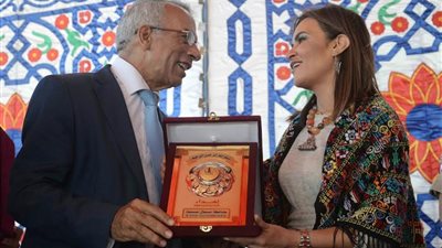 وزيرة التعاون الدولي توزع 15 عقد مركب صيد للصيادين ببحيرة البردويل 