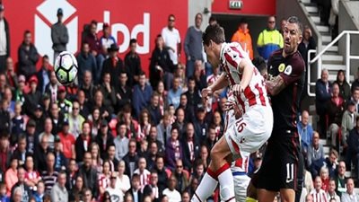 بالفيديو.. الحكم يتغاضى عن ركلة جزاء لستوك سيتي أمام مانشستر سيتي