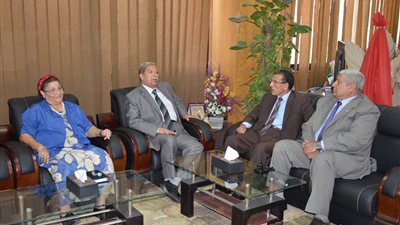 محافظ الإسماعيلية يستقبل رئيس المجلس الأعلى للأمناء والآباء والمعلمين