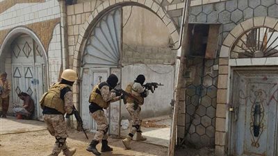 التحالف وأمن عدن يداهمان أكبر معمل لتجهيز السيارات المفخخة