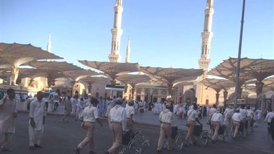 كشافة المدينة في خدمة ضيوف الرحمن على مدى 5 ساعات يومياً