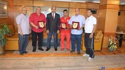 بالصور.. جامعة الفيـــوم تكرم أبطال برونزية رفع الأثقال في الأولمبياد